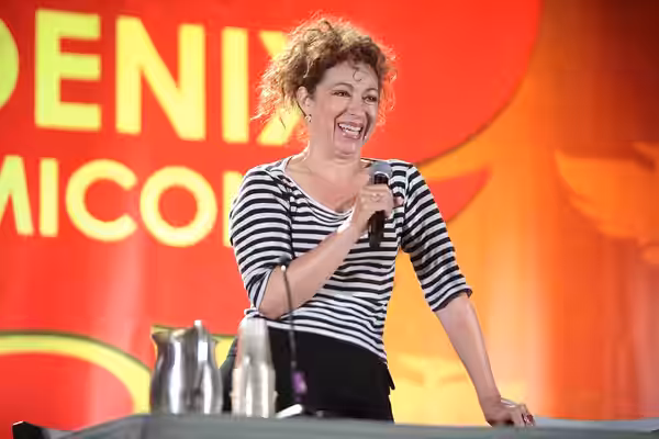 Alex Kingston speaking at the 2016 Phoenix Comicon at the Phoenix Convention Center in Phoenix, Arizona. Please attribute to Gage Skidmore if used elsewhere.
