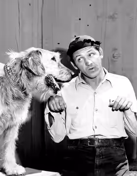 Photo of George Lindsey as Goober Pyle from The Andy Griffith Show. Goober believes the dog he's found can talk.