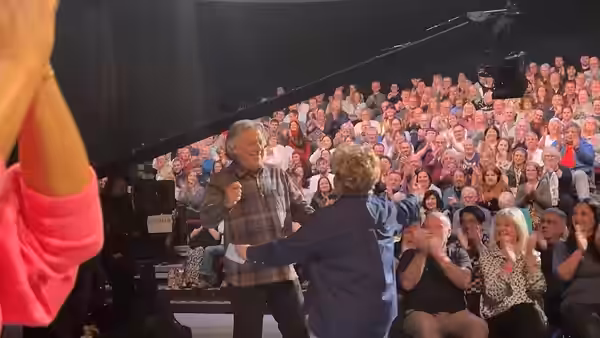 Alan Davies and Sandi Toksvig on set of QI hugging 2025