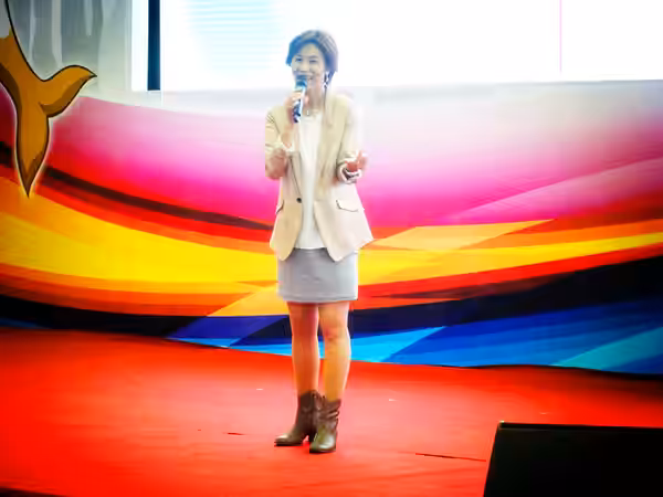 ​山口由里子在厦门国际动漫节进行关于日本声优界相关情况的演讲 (2013)