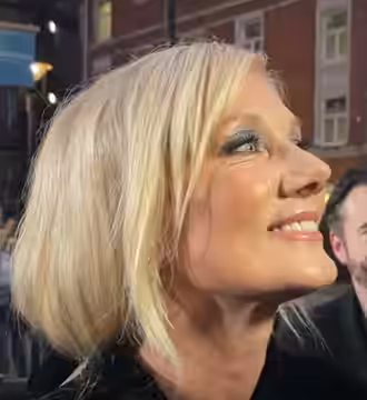 Joely Richardson at The Gentlemen world premiere Theatre Royal Drury Lane, London 2024. Uploaded to Youtube by Amanda Lane Walters under CC-BY-3.0 Unported lice