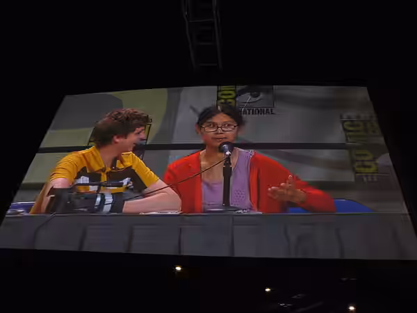 charlyne answers a question about the superbad movie that she's not even in. she got flustered very easily and it was very amusing ^_^ update: okay i just read  (2007)