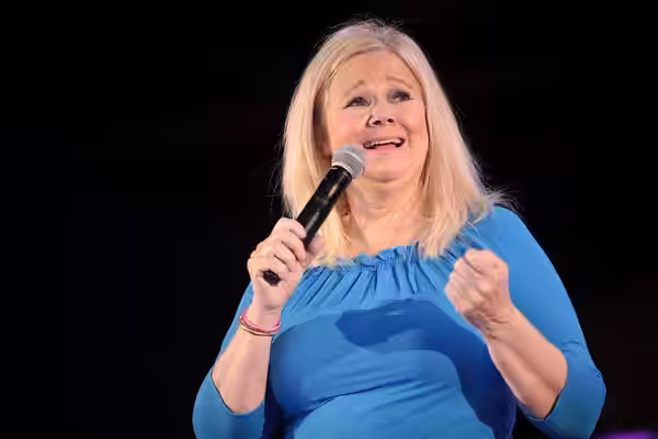 Caroline Rhea speaking with attendees at the 2022 Arizona Ultimate Women's Expo at the Phoenix Convention Center in Phoenix, Arizona. Please attribute to Gage S