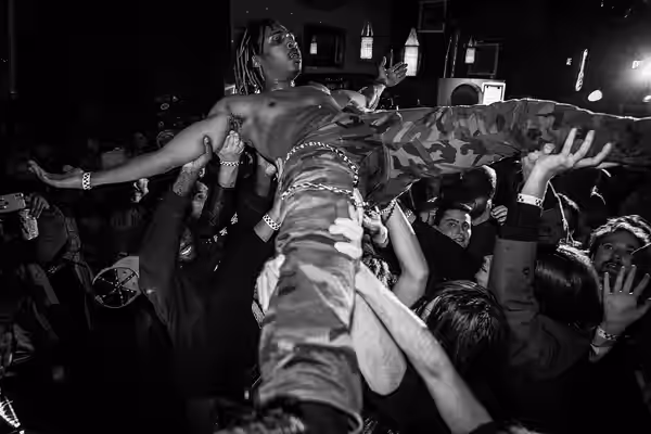 This is a live photo taken by Jorge Sierra during Kent Osborne's set at Spewfest V in Nashville, Tennesse (2020)
