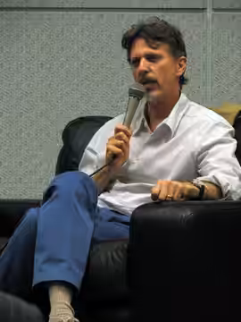 Heroes co-creator/executive producer Tim Kring This is when Kring infamously referred to people who watch television live with commercials as "saps and dipshits (2008)