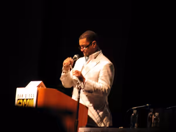 Man of Steel actor, Harry Lennix, reading a quote from the comic 'The Dark Knight Returns' to reveal a Batman and Superman film. (2013)