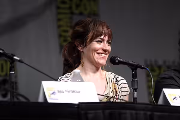Maggie Siff speaking at the 2012 San Diego Comic-Con International in San Diego, California. Please attribute to Gage Skidmore if used elsewhere.