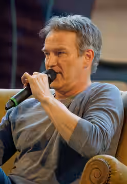 Author : @Kiri Karma Comiccon Brussels 2024 - Fall - Q &amp; A Stephen Moyer Stephen Moyer aka Bill Compton True Blood ?I don?t know who you think you are, but 