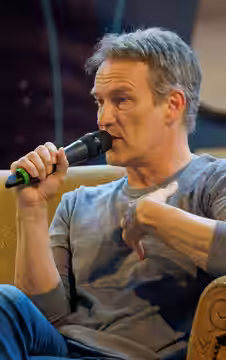 Author : @Kiri Karma Comiccon Brussels 2024 - Fall - Q &amp; A Stephen Moyer Stephen Moyer aka Bill Compton True Blood ?I don?t know who you think you are, but 