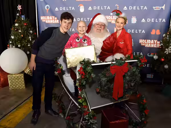 Delta employees hosted over 140 children from Helen Keller Elementary School and families from Children’s Hospital Los Angeles (CHLA) at the 6th annual Holiday  (2016)