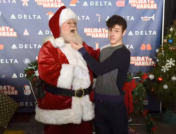 Delta employees hosted over 140 children from Helen Keller Elementary School and families from Children’s Hospital Los Angeles (CHLA) at the 6th annual Holiday  (2016)