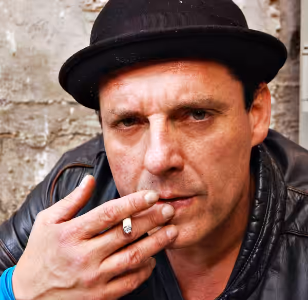 A smoking Tom Sizemore. (2010)
