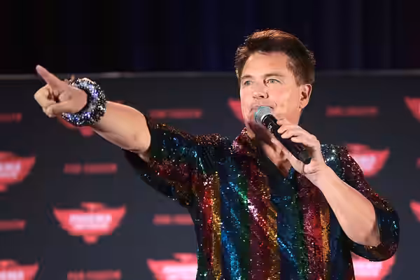 John Barrowman speaking with attendees at the 2022 Phoenix Fan Fusion at the Phoenix Convention Center in Phoenix, Arizona. Please attribute to Gage Skidmore if