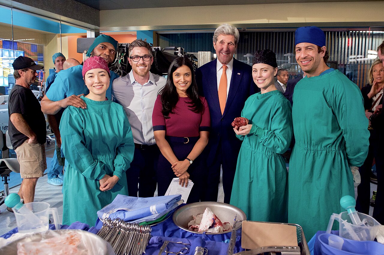 U.S. Secretary of State John Kerry poses with the cast of the new television series "Heartbeat" while he visits the set on the Universal Studios lot in Burbank, (2016)