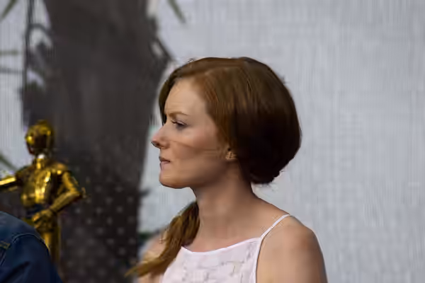 Wrenn Schmidt (2016)