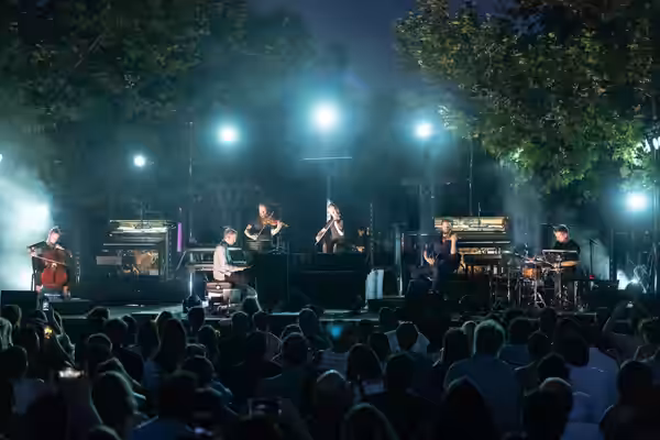 Ólafur Arnalds, compositor, multi-instrumentista y productor islandés, ofreció ayer un concierto de música clásica contemporánea en el auditorio al aire libre d (2018)