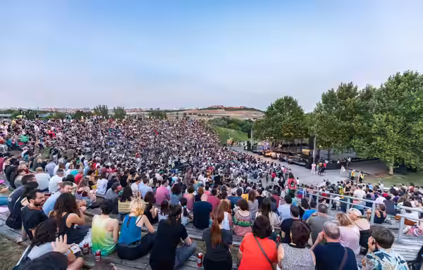 Ólafur Arnalds, compositor, multi-instrumentista y productor islandés, ofreció ayer un concierto de música clásica contemporánea en el auditorio al aire libre d (2018)