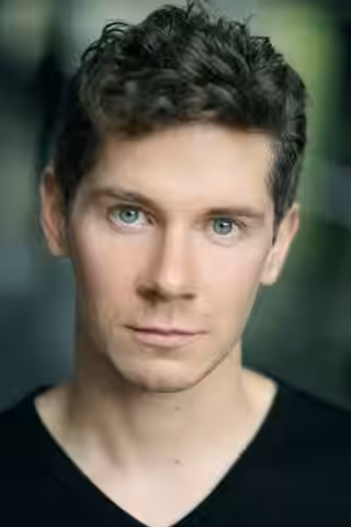 Karl Davies