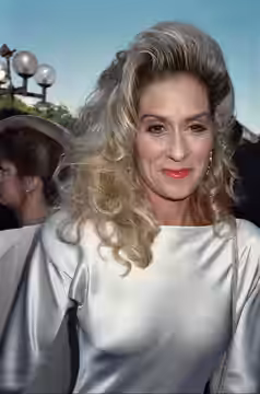 1989 Emmy Awards NOTE: Permission granted to copy, publish, broadcast or post any of my photos, but please credit "photo by Alan Light" if you can. Thanks. Scan