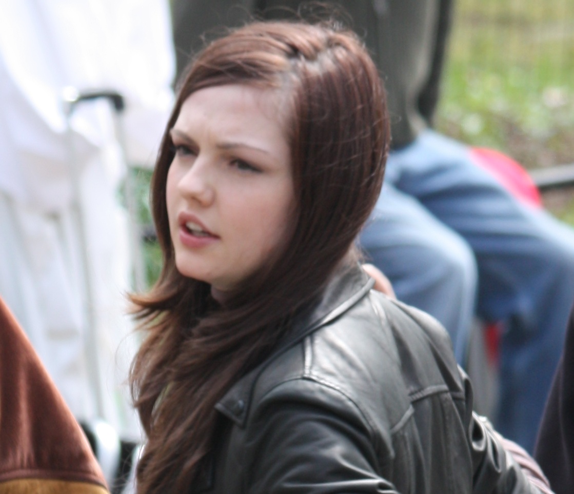 Crop of actress en:Emily Meade filming en:Twelve (film) in Central Park in 2009. (2011)