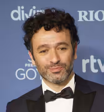 Rodrigo Sorogoyen en la alfombra roja de los premios Goya 2023 celebrados en Sevilla
