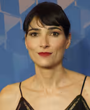 Isabel Peña con el Goya 2023 al mejor guión por As Bestas