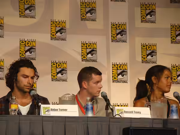 Aidan Turner, Russell Tovey &amp; Lenora Critchlow (2009)