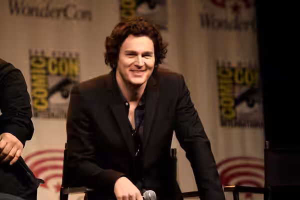 Benjamin Walker speaking at the 2012 WonderCon in Anaheim, California. Please attribute to Gage Skidmore if used elsewhere.