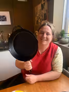Alice Snedden holding a nice pan. (2026)