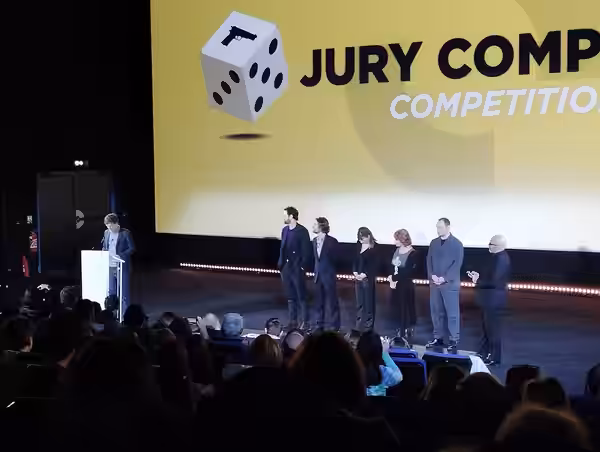 Le jury "sang neuf" de Reims Polar édition 2023 avec, de gauche à droite: Cédric Jimenez, Pierre Rochefort, Yannick Renier, Émilie Dequenne Patricia Mazuy, Alex