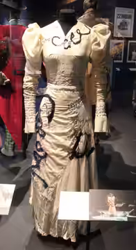 Lyrics dress worn by PJ Harvey for the cover art of her album White Chalk and her subsequent tour, designed and made by Annie Mochnacz in cotton and silk. Victo (2024)