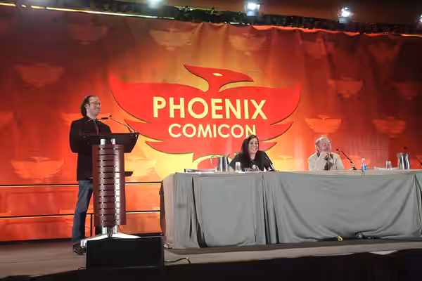 Neve McIntosh and Dan Starkey speaking at the 2016 Phoenix Comicon at the Phoenix Convention Center in Phoenix, Arizona. Please attribute to Gage Skidmore if us