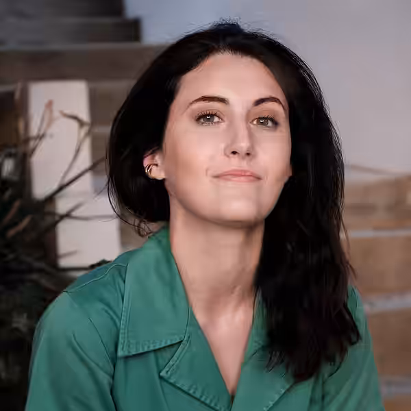 Photo of Jen Statsky (2021)