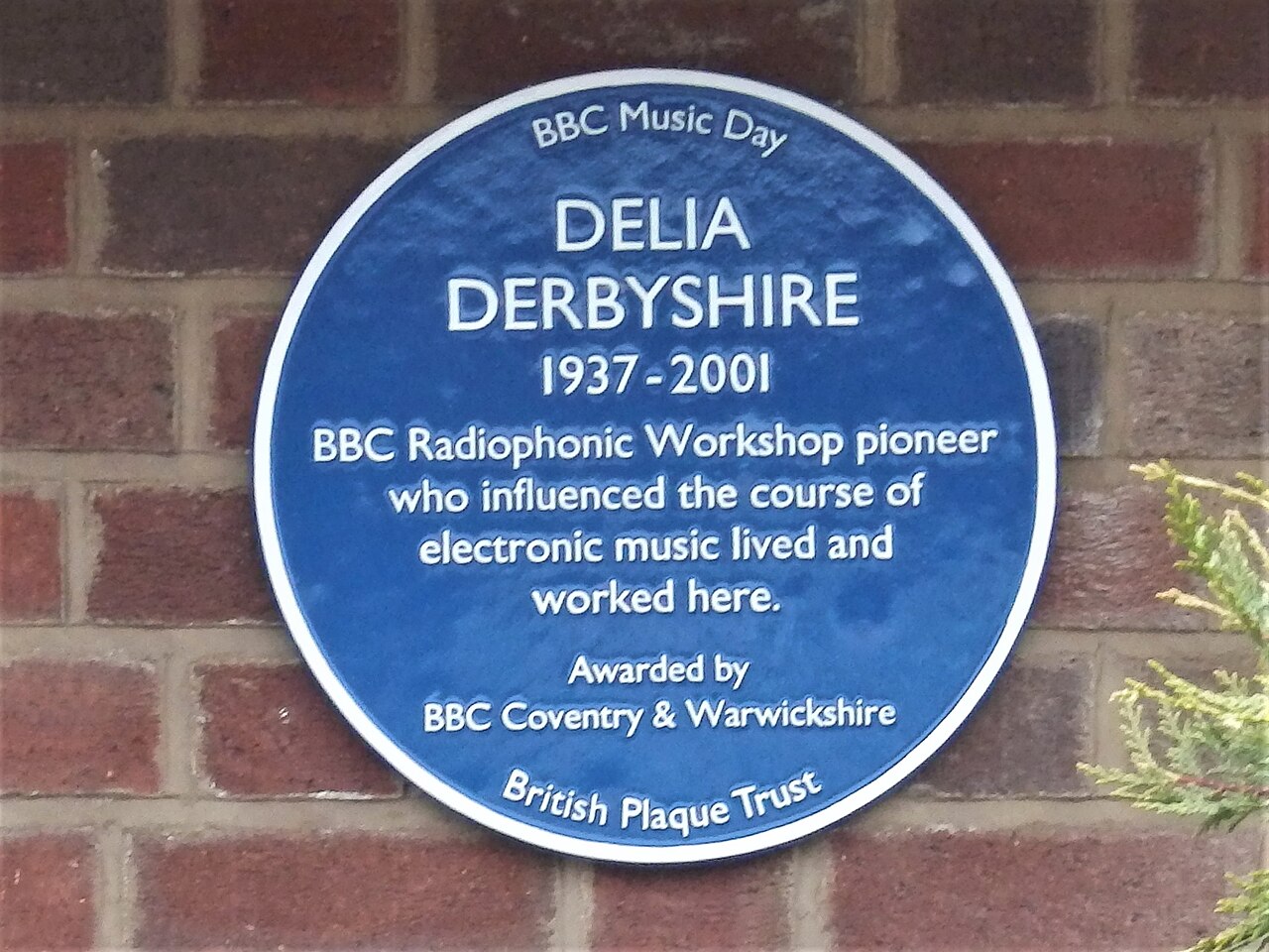 Delia Derbyshire Plaque Inscription: BBC Music Day Delia Derbyshire 1937 - 2001 BBC Radiophonic Workshop Pioneer who influenced the course of electronic music l (2018)