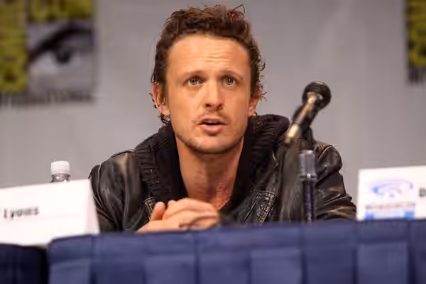 David Lyons speaking at the 2013 WonderCon at the Anaheim Convention Center in Anaheim, California. Please attribute to Gage Skidmore if used elsewhere.