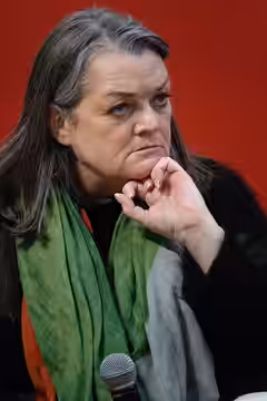 Die irische Schriftstellerin Louise Kennedy spricht über ihren Roman "Das Ende der Welt ist eine Sackgasse " auf der Leipziger Buchmesse 2025