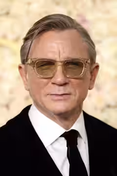 Daniel Craig