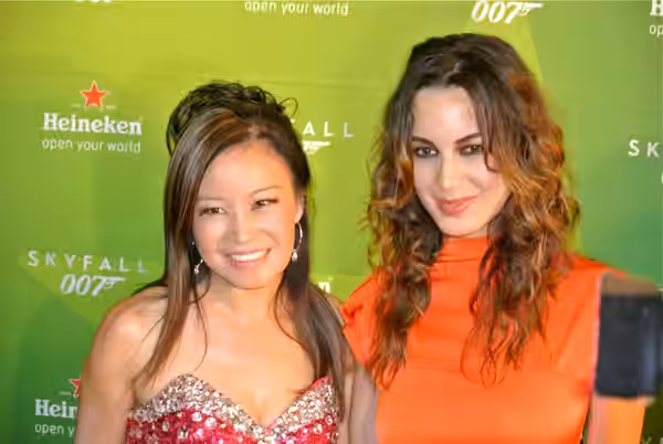 5 FM and SABC3 Expresso presenter Jen Su is on the red carpet with Berenice Marlohe, the new Bond girl in the latest 007 movie Skyfall. The movie is the most su (2012)