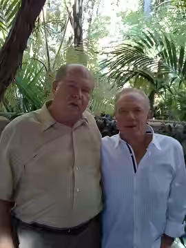 Actor James Caan and Billy Davis had lunch at the Beverly Hills hotel; it was a fun time talking about Mr. Caan's career. (2009)