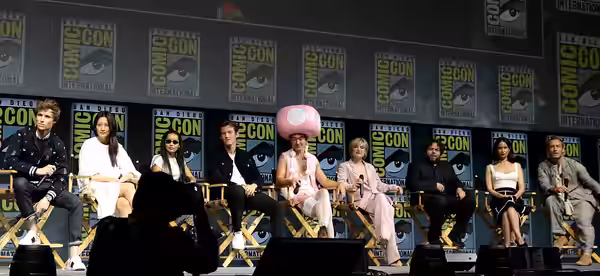Aisha Tyler, Eddie Redmayne, Claudia Kim, Zoë Kravitz, Callum Turner, Ezra Miller, Alison Sudol, Dan Fogler, Katherine Waterston and Jude Law speaking at the 20 (2018)