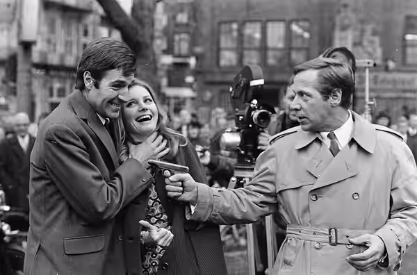 Collectie / Archief : Fotocollectie Anefo Reportage / Serie : [ onbekend ] Beschrijving : Opname speelfilm "Love in Amsterdam" op Rembrandtplein. Piet Römer (re (1967)