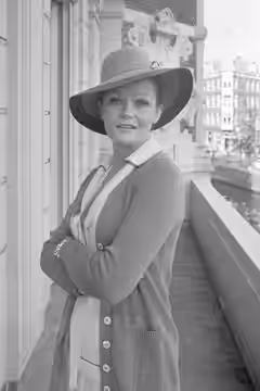 Fotoshoot van actrice Valerie Perrine, i.v.m. haar rol in de nieuwe film "Lenny". Valery op een balkon in Amsterdam 26 augustus 1975