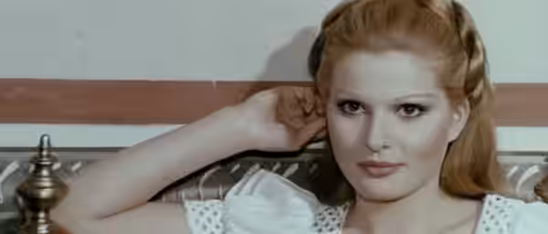 Simonetta Stefanelli in una scena del film italiano Lucrezia giovane (1974)