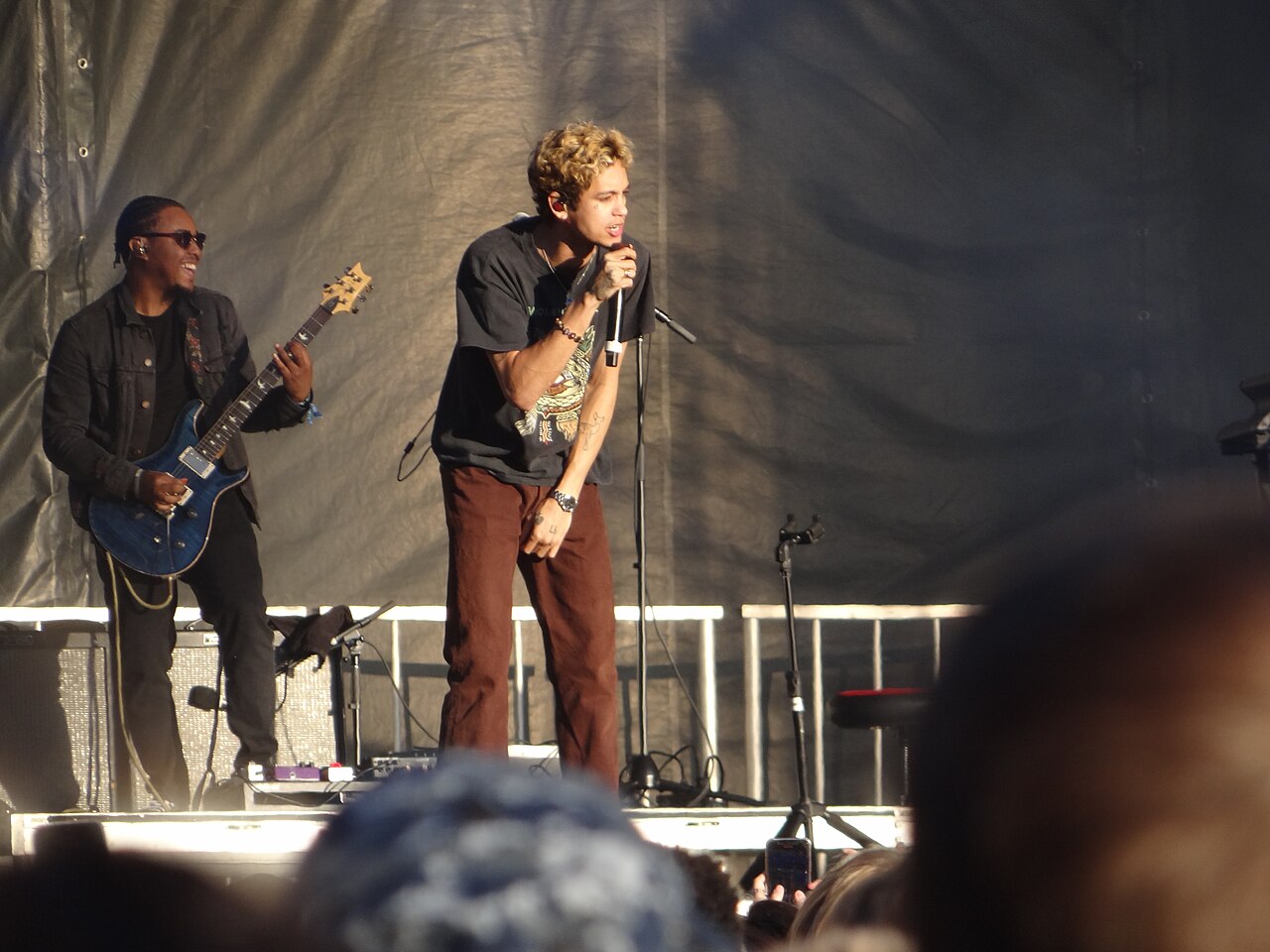 Dominic Fike performing at the 2021 Shaky Knees Music Festival