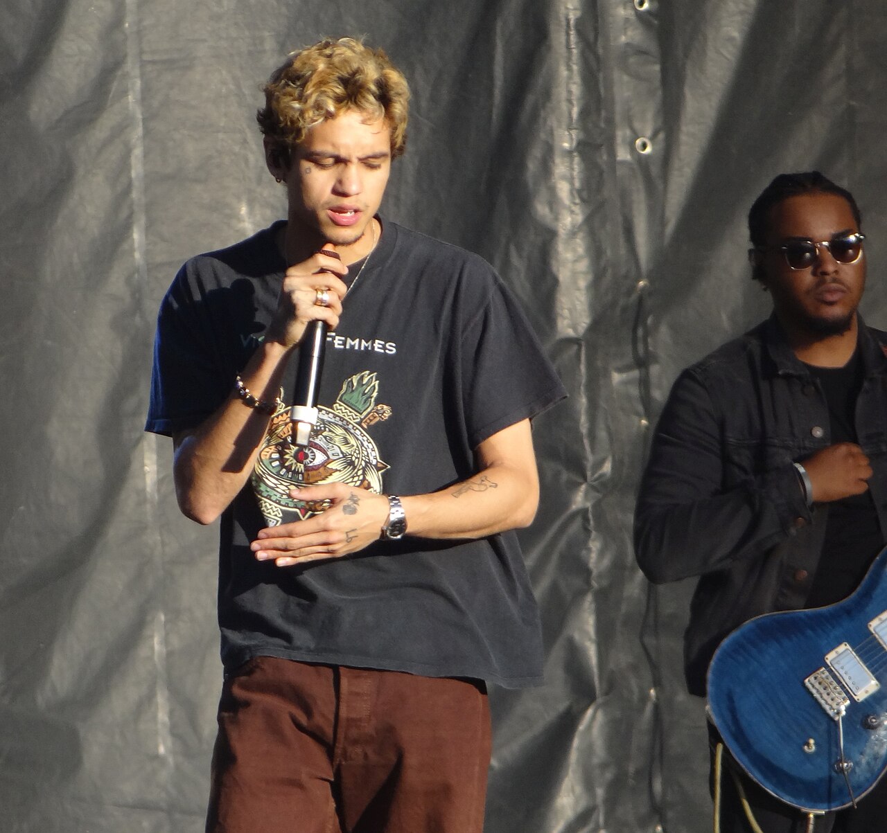 Dominic Fike performing at the 2021 Shaky Knees Music Festival