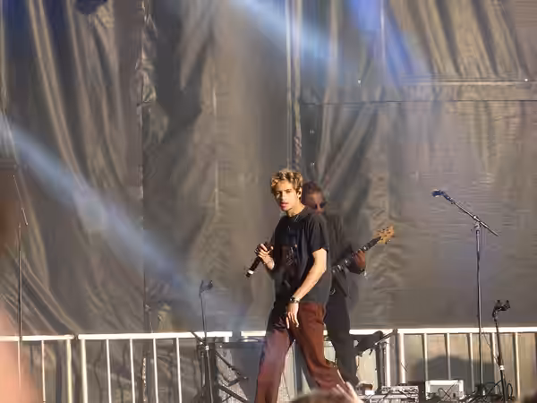 Dominic Fike performing at the 2021 Shaky Knees Music Festival