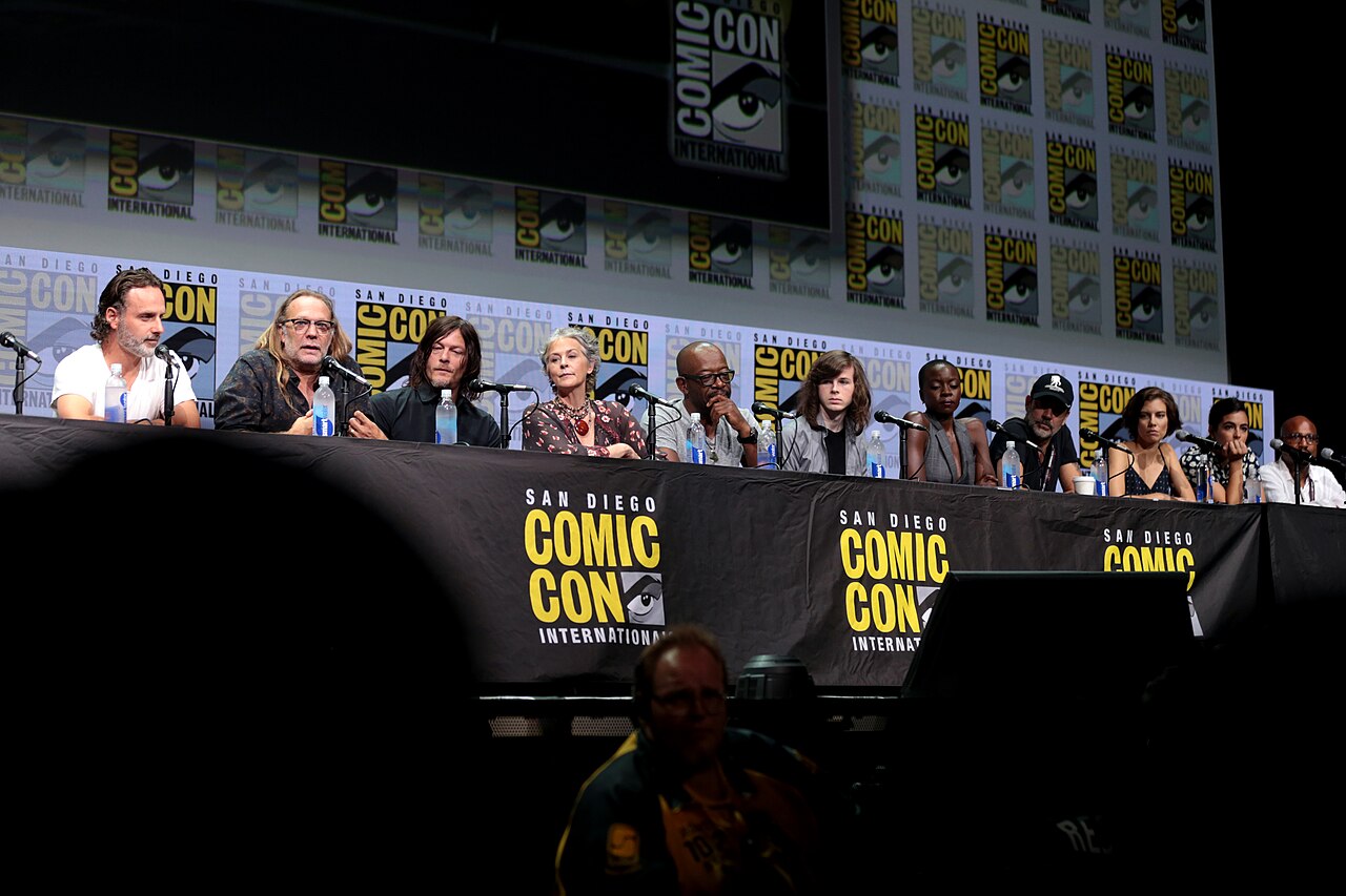 Andrew Lincoln, Greg Nicotero, Norman Reedus, Melissa McBride, Lennie James, Chandler Riggs, Jeffrey Dean Morgan, Lauren Cohan, Alanna Masterson and Seth Gillia (2017)
