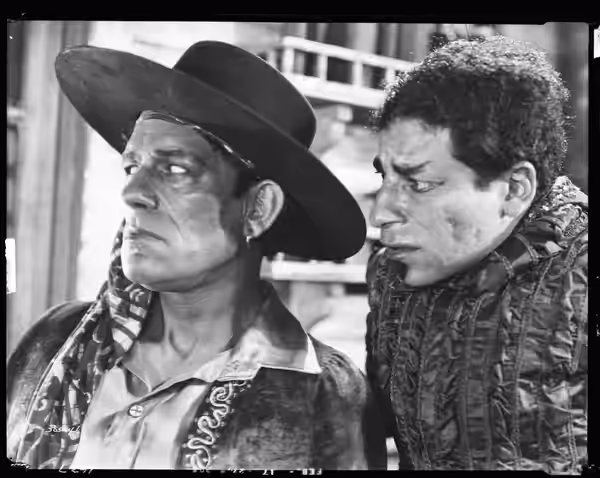 The Unknown (1927 film), M-G-M studios, Screenshot. L to R, Actors Lon Chaney, John George.