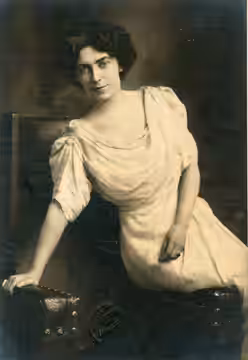 Brenda Fowler, stage actress Subjects: actresses (1910)