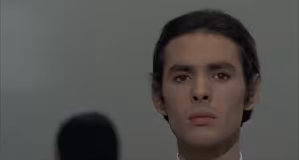 Pierre Clémenti in una scena del film italiano Scusi, facciamo l'amore? (1968)